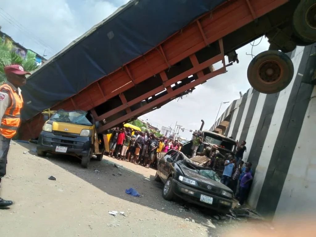 Trailer Falls Off Nkpor Flyover, Hits Vehicles Below, Injure Two